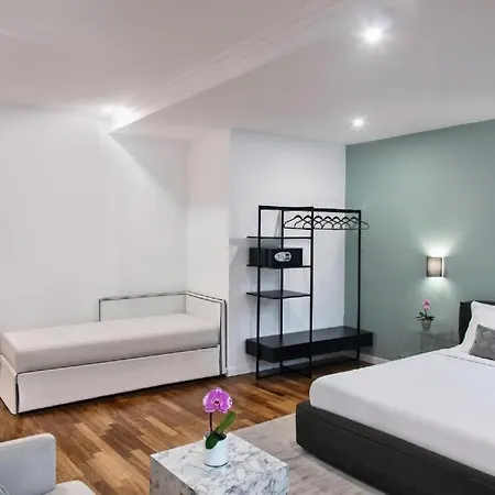 Piazza Di Spagna 32 Fellini Design *