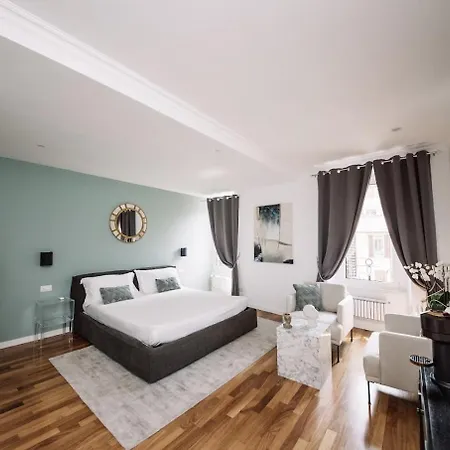 Piazza Di Spagna 32 Fellini Design