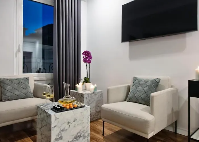 Piazza Di Spagna 32 Fellini Design