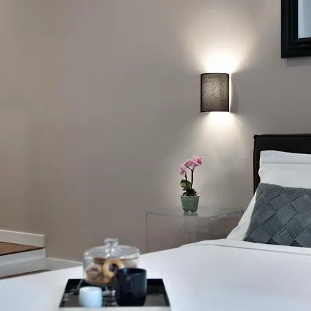 Piazza Di Spagna 32 Fellini Design