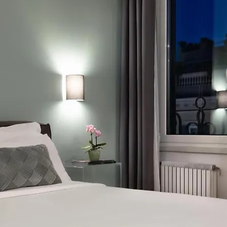 Piazza Di Spagna 32 Fellini Design Rzym