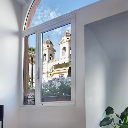 Piazza Di Spagna 32 Fellini Design Διαμέρισμα *