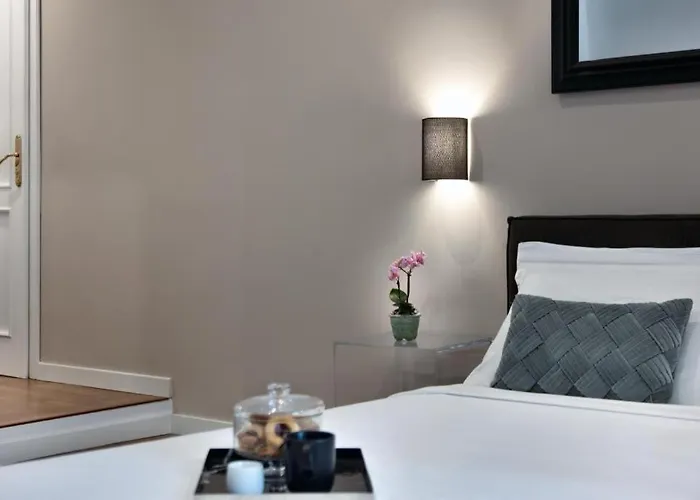 Piazza Di Spagna 32 Fellini Design