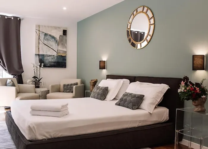 Piazza Di Spagna 32 Fellini Design *