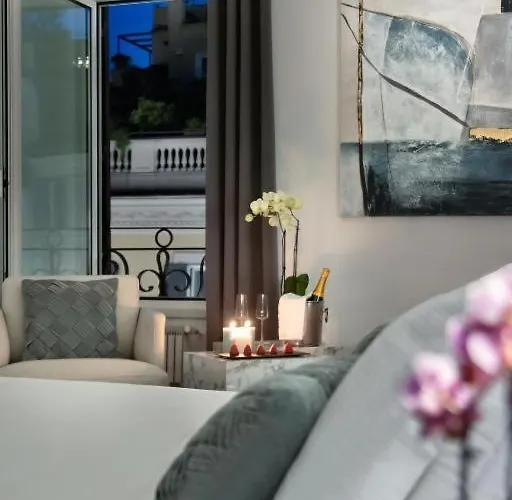 Piazza Di Spagna 32 Fellini Design *