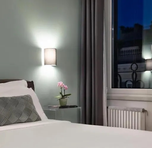 Piazza Di Spagna 32 Fellini Design Rom