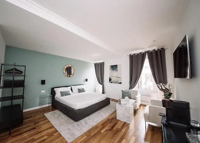 Piazza Di Spagna 32 Fellini Design